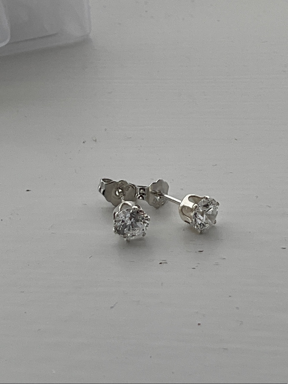 Classic Quorri Stud Earrings - Elegant Women's Jewelry